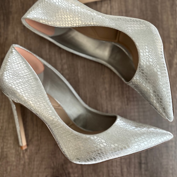Women’s Aldo Silver Heels - US 8.5 - Picture 5 of 5